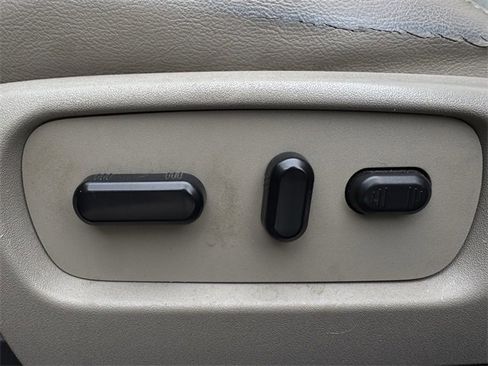 Used 2014 Ford Explorer XLT w/ Equipment Group 202A image 24