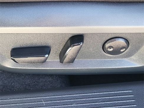 Certified 2025 Nissan Rogue SV image 22