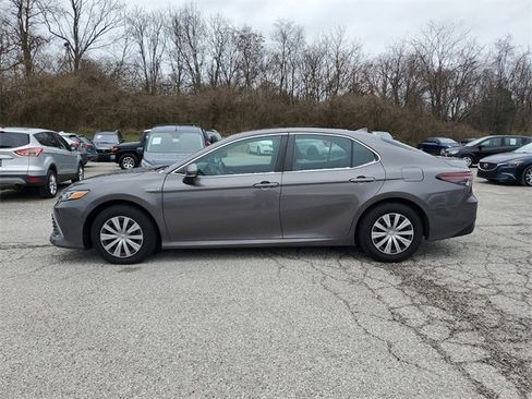 Used 2021 Toyota Camry LE image 7