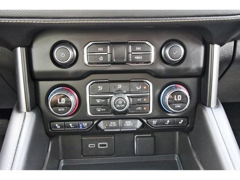 Used 2024 Chevrolet Suburban Premier RWD image 26
