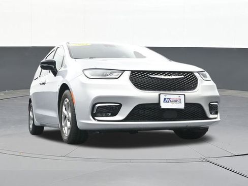 Used 2024 Chrysler Pacifica Limited FWD image 54