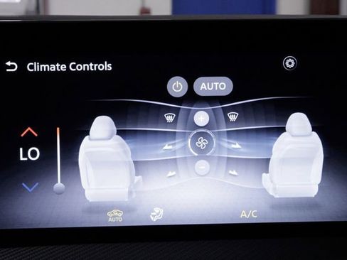 Used 2025 Nissan Kicks SR image 34