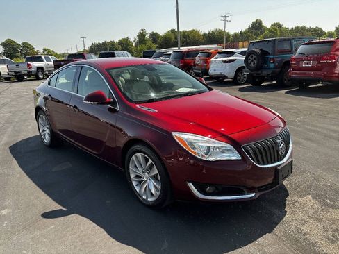 Used 2017 Buick Regal AWD image 2