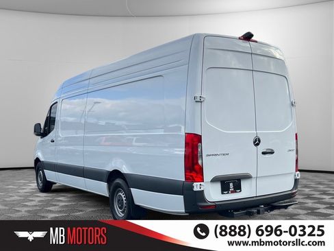 Used 2024 Mercedes-Benz Sprinter 2500 image 7