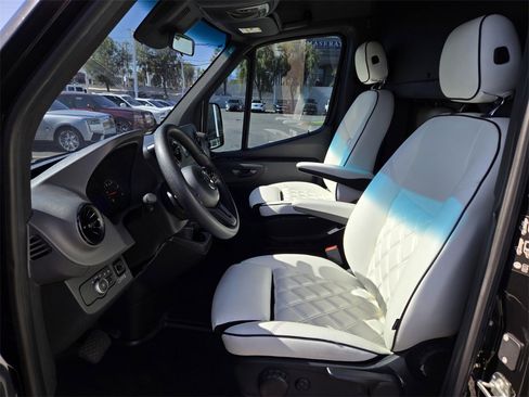 Used 2019 Mercedes-Benz Sprinter 170 image 16