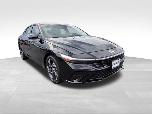 Used 2025 Hyundai Elantra Limited w/ Cargo Package FWD image 1