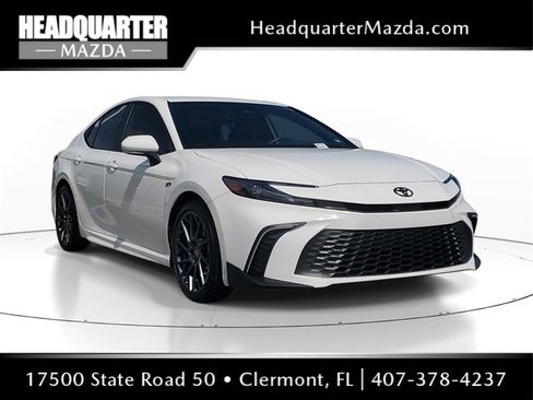 Used 2025 Toyota Camry SE w/ Convenience Package image 1