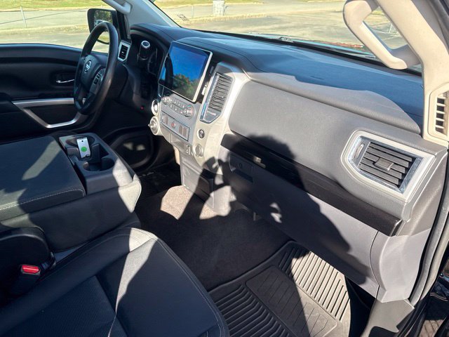 Used 2017 Nissan Titan SV AWD/4WD image 14