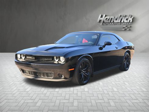 Used 2018 Dodge Challenger SXT w/ Blacktop Package image 8