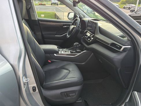 Certified 2020 Toyota Highlander Limited FWD image 14