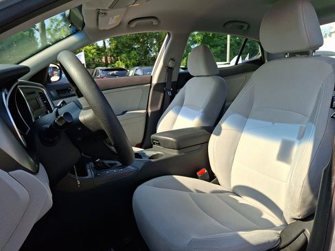 Used 2015 Kia Optima LX FWD image 12