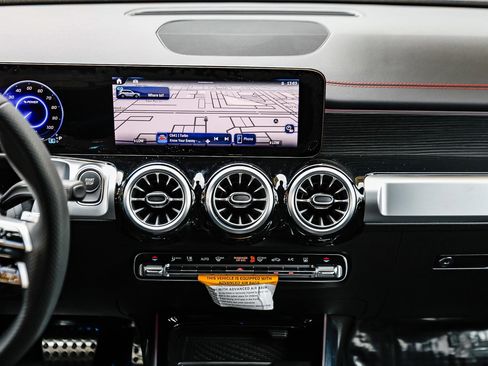 Used 2024 Mercedes-Benz EQB 300 4MATIC image 11