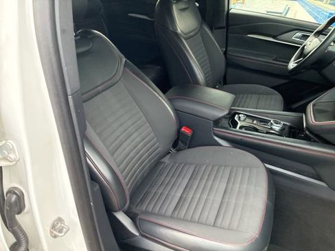 Used 2025 Ford Explorer ST-Line w/ ST-Line Street Pack image 35