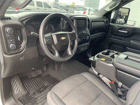 Used 2024 Chevrolet Silverado 2500 Custom w/ Custom Convenience Package image 10