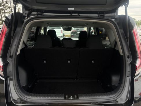 Used 2025 Kia Soul LX w/ LX Technology Package FWD image 29