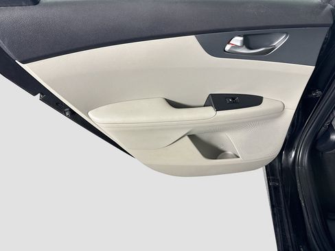 Used 2021 Kia Forte LXS FWD image 25