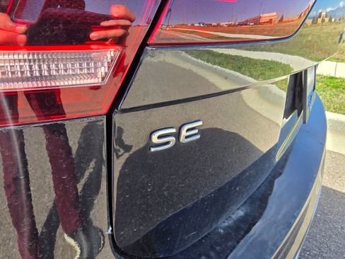 Used 2024 Volkswagen Tiguan SE image 9