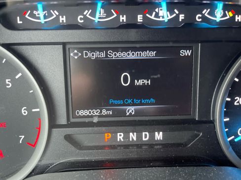 Used 2018 Ford Expedition XLT image 11