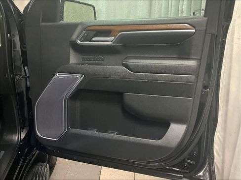 Used 2023 Chevrolet Silverado 1500 High Country w/ Technology Package image 12