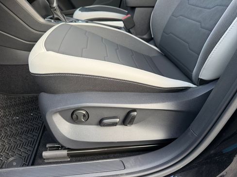 New 2026 Volkswagen Taos SE image 30