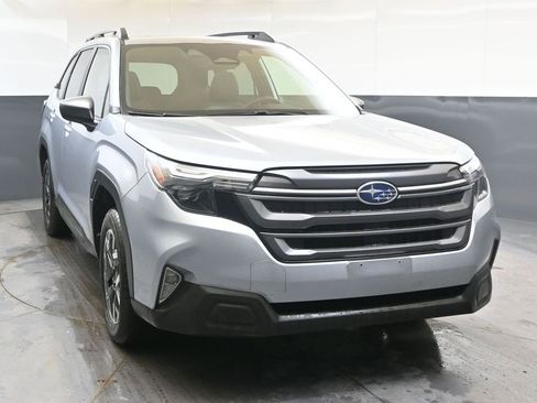 Certified 2025 Subaru Forester Premium image 8