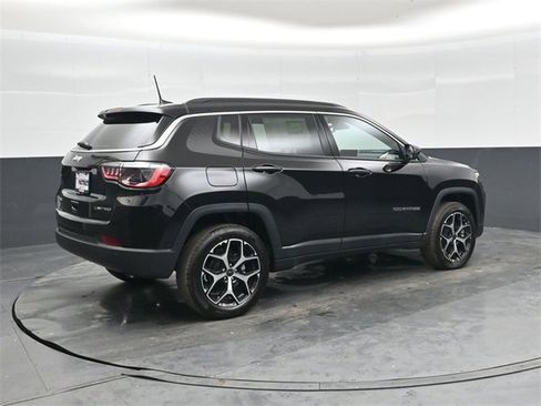 New 2026 Jeep Compass Limited w/ Mopar Graphics Package image 3