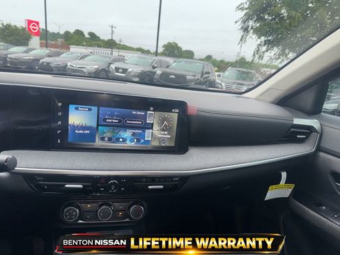 Used 2025 Nissan Kicks SV w/ Illumination Package AWD/4WD image 16