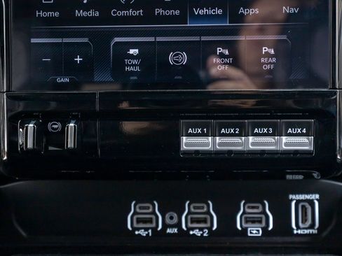 Used 2025 RAM 3500 Limited AWD/4WD image 26