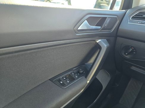 Used 2020 Volkswagen Tiguan S image 27