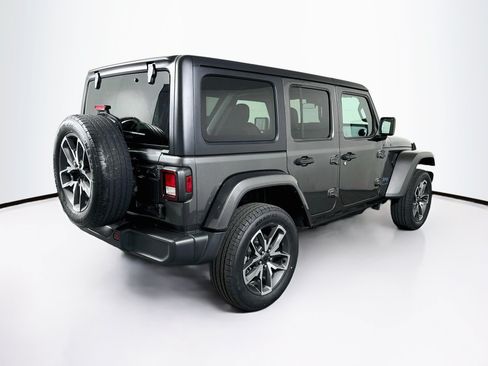 Used 2024 Jeep Wrangler Unlimited w/ Convenience Group AWD/4WD image 9