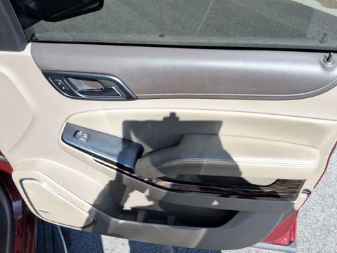 Used 2017 GMC Yukon SLT image 25