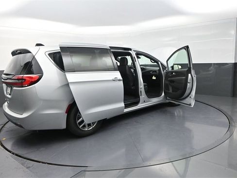 New 2026 Chrysler Pacifica Select image 31