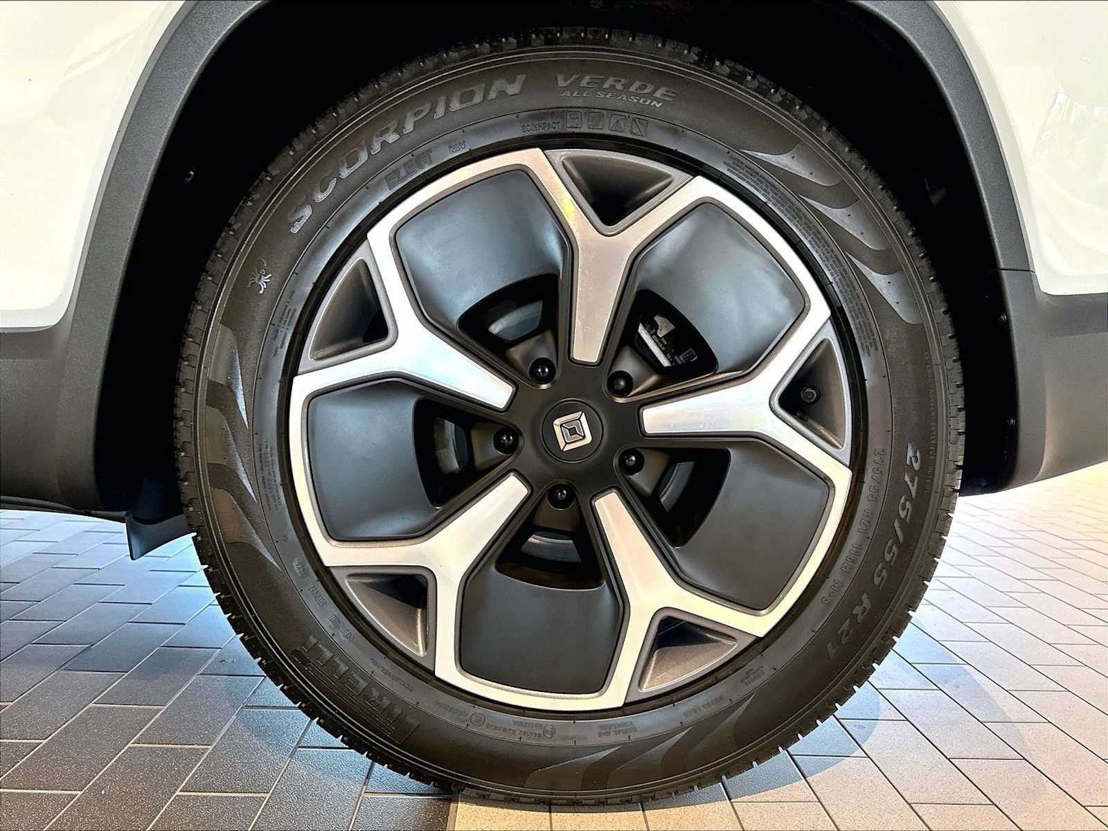 Used 2024 Rivian R1S Adventure Dual AWD/4WD image 15
