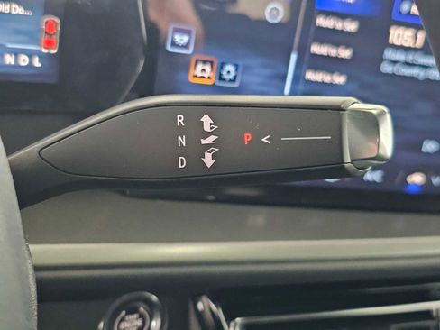 Used 2025 Chevrolet Traverse LT w/ Driver Confidence Package image 32