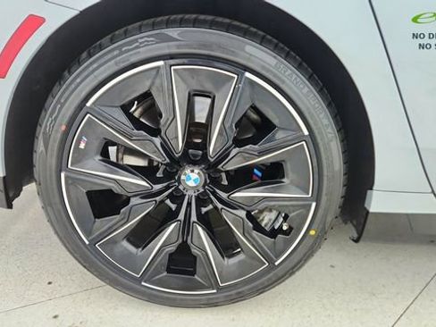 Used 2024 BMW 740i xDrive w/ Premium Package image 64