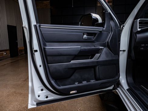 Used 2024 Toyota Sequoia Platinum image 37