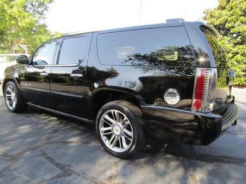 Used 2013 Cadillac Escalade ESV Premium image 4