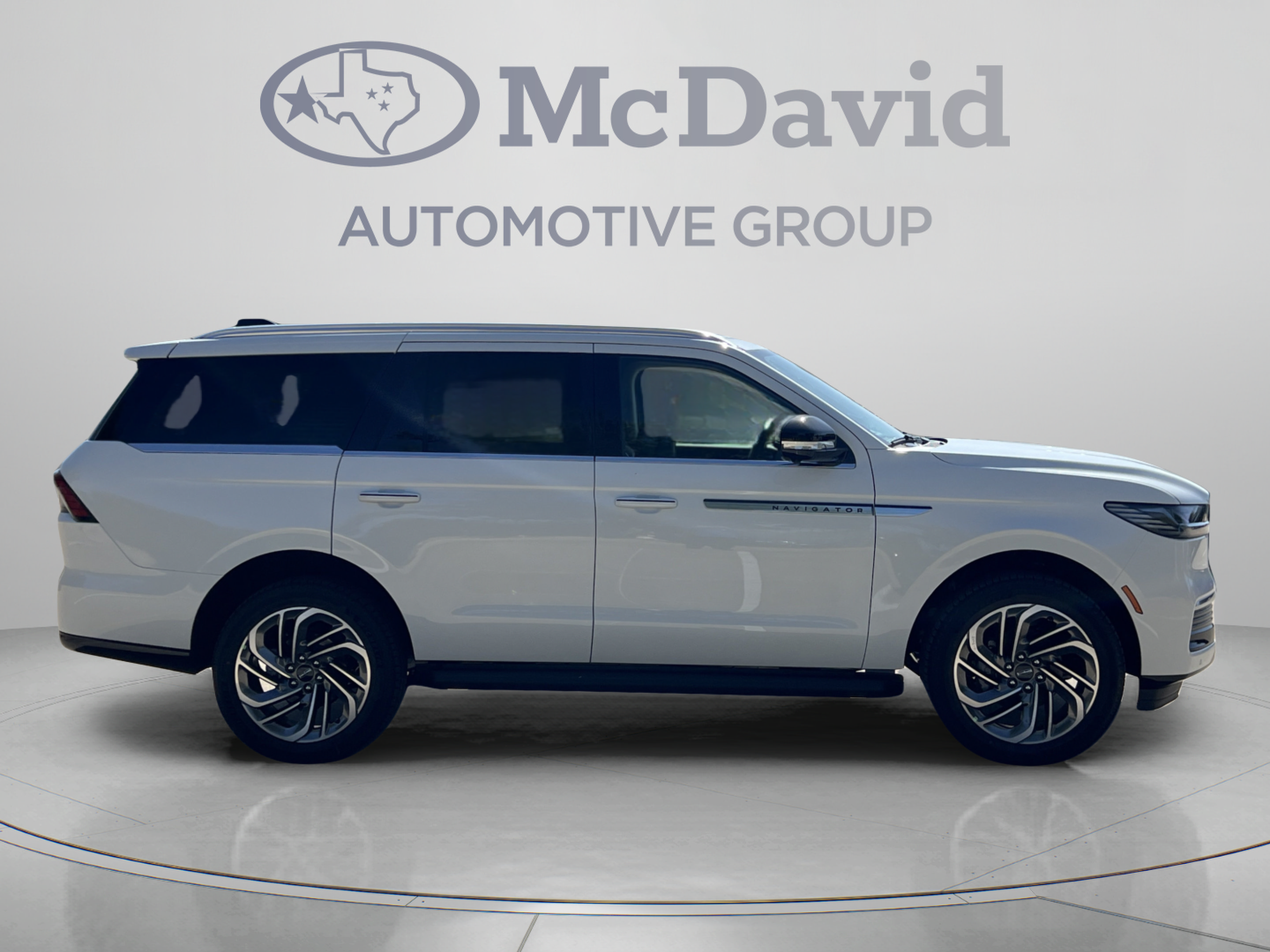 New 2027 Lincoln Navigator Premiere RWD image 8