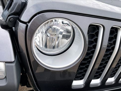Used 2023 Jeep Gladiator Overland AWD/4WD image 31
