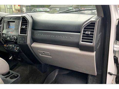 Used 2017 Ford F350 XLT w/ Camper Package image 16