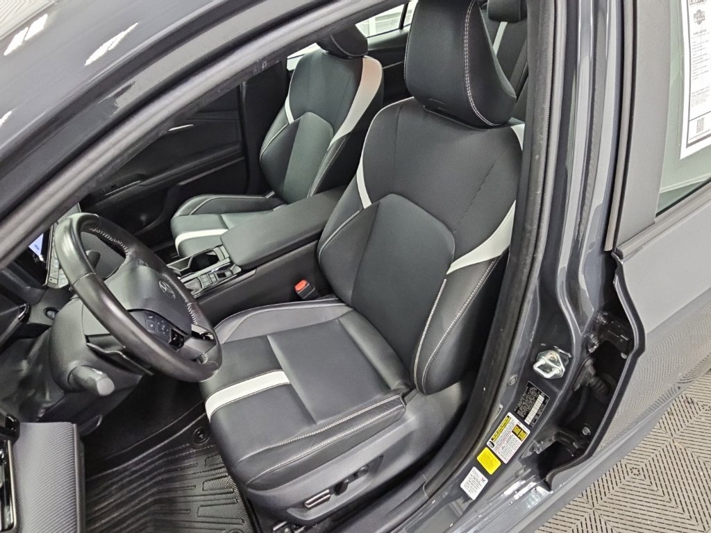 Used 2025 Toyota Camry SE FWD image 30