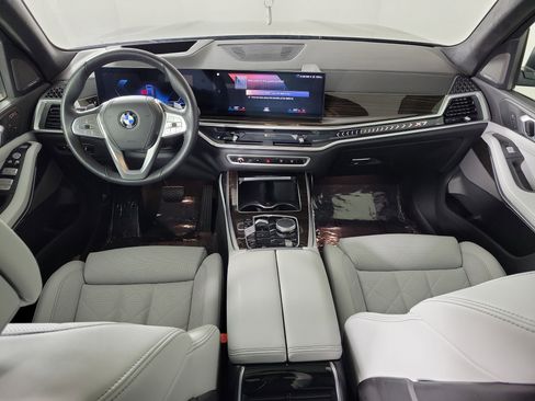Certified 2023 BMW X7 xDrive40i w/ Premium Package image 11