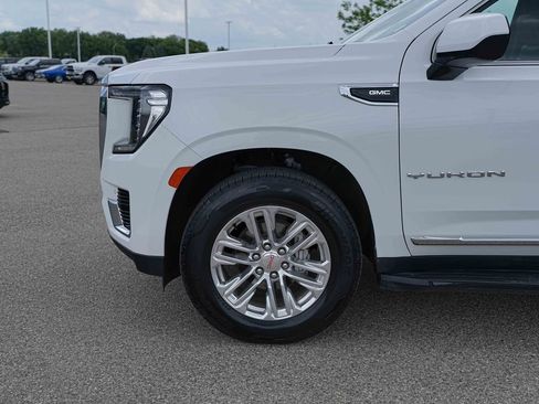 Used 2024 GMC Yukon SLT AWD/4WD image 11