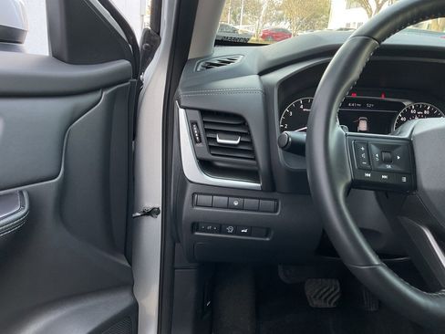 Used 2025 Nissan Rogue SV image 25