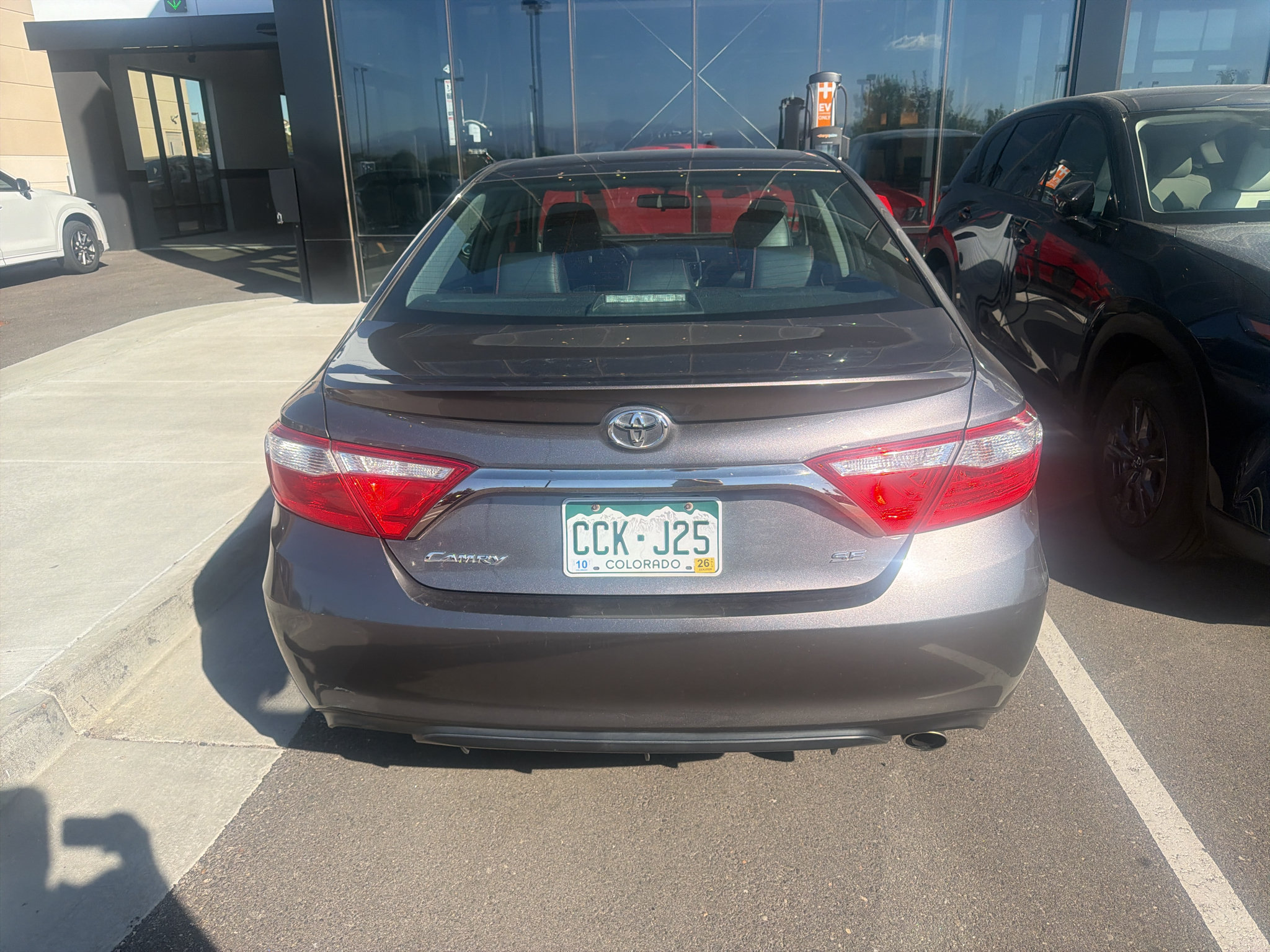 Used 2016 Toyota Camry SE FWD image 4