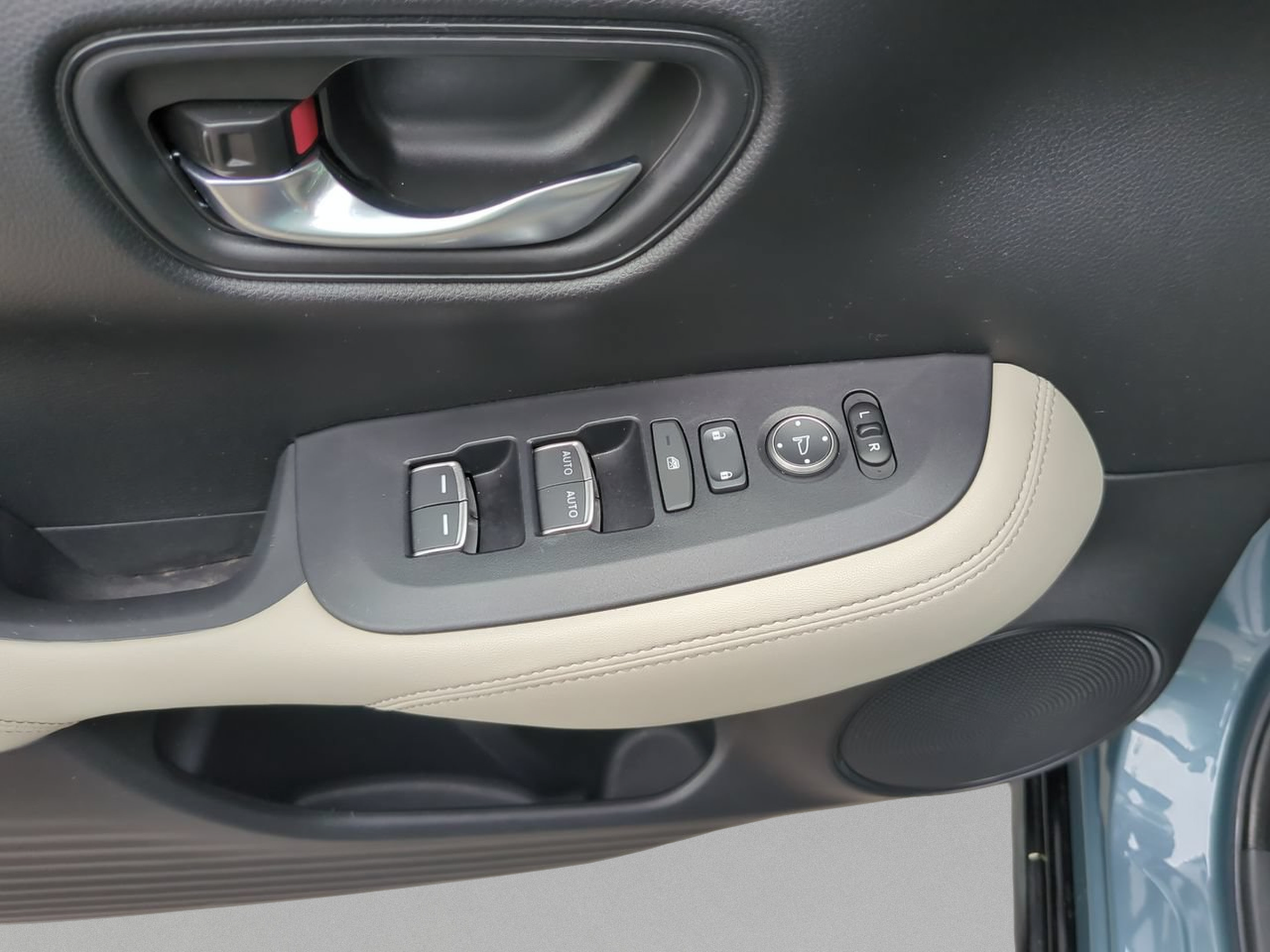 Certified 2024 Honda HR-V EX-L image 17