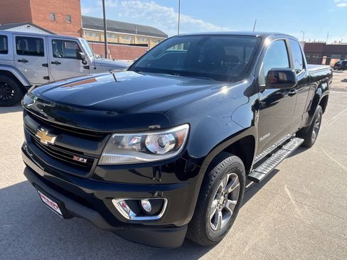 Used 2018 Chevrolet Colorado Z71 AWD/4WD image 3