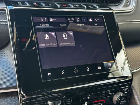 Used 2023 Jeep Grand Cherokee L Laredo image 17