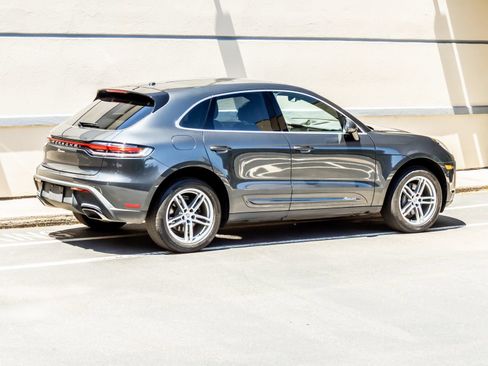 Used 2023 Porsche Macan AWD/4WD image 8