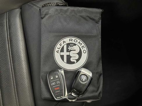 Used 2023 Alfa Romeo Stelvio Estrema image 42